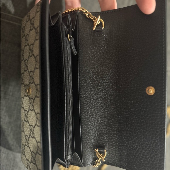 Authentic Gucci Black Leather and Tan GG Clutch
Gucci Marmont - Picture 3 of 8